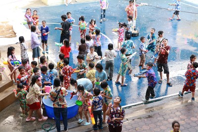 LINE_ALBUM_กิจกรรมสงกรานต์ภาคบ่าย69_260416_3