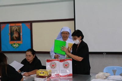 LINE_ALBUM_กิจกรรมประชุมผู้ปกครองภาคเรียนที่ 12569_260614_7