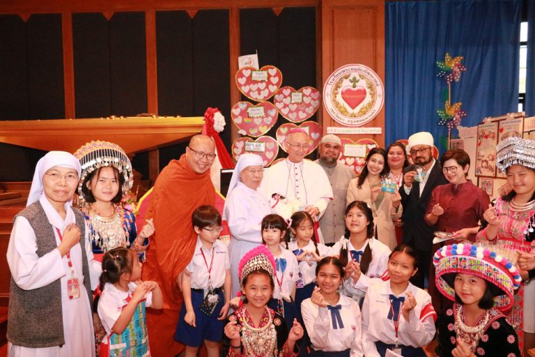 นำเสนอโครงงานคุณธรรม ณ บ้านผู้หว่าน